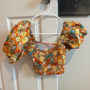 Orange floral Zara crop top w/ puffy sleeves
Large- 11 in. bust & 7.5 in. length